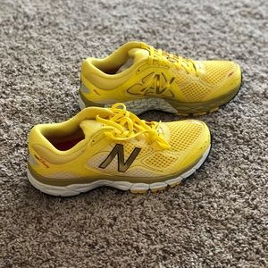 RARE NWOT RunDisney New Balance Minnie Mouse Shoe